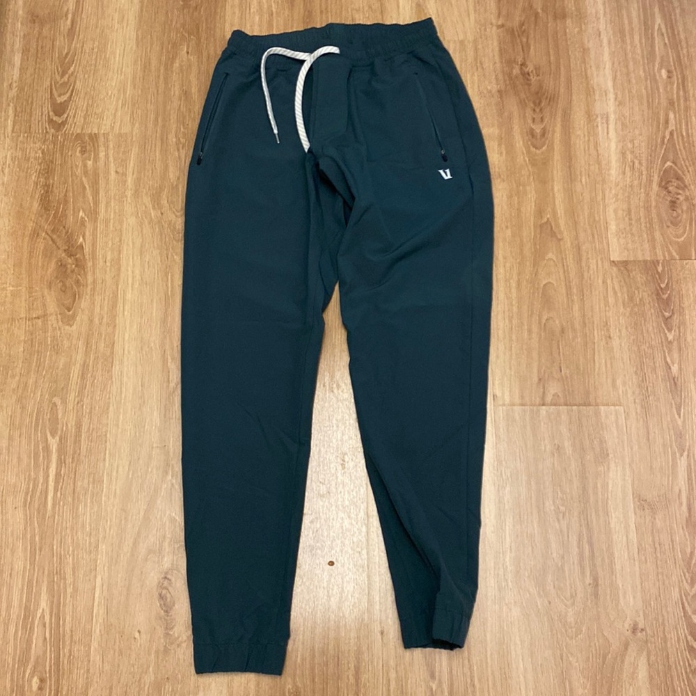 Vuori Transit Jogger 30.5” (size M, color Charcoal)